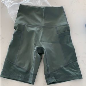 Aerie chill play move bike shorts green NWT
